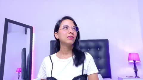 skinny_hottie18 online show from September 13, 1:22 pm