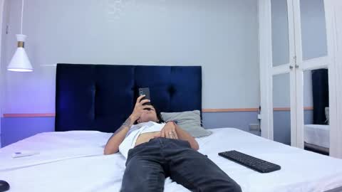 Snapshot of skinny_mac_ chatting on March 14, 11:26 am Mac online show from March 14, 11:26 am