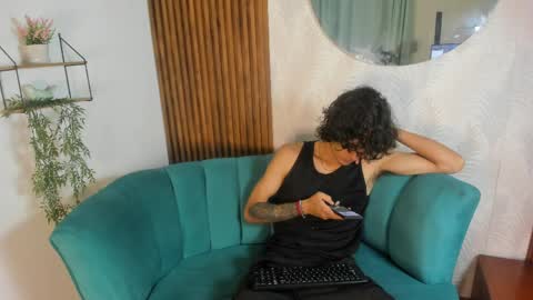 Snapshot of skinny_mac_ chatting on March 20, 2:11 pm Mac online show from March 20, 2:11 pm