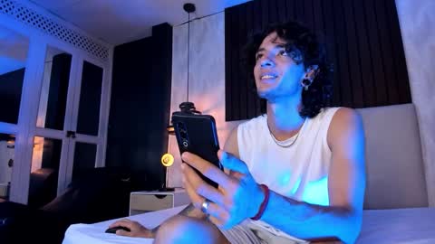 Snapshot of skinny_mac_ chatting on March 24, 1:27 pm Mac online show from March 24, 1:27 pm