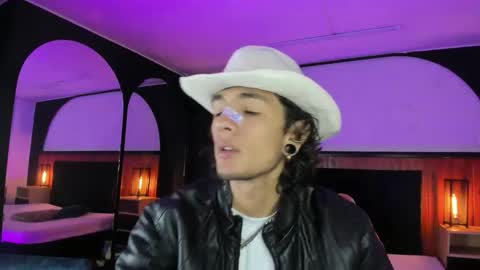 Snapshot of skinny_mac_ chatting on March 25, 2:12 pm Mac online show from March 25, 2:12 pm