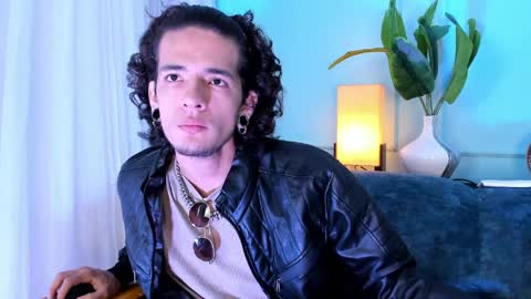 Snapshot of skinny_mac_ chatting on March 30, 1:01 pm Mac online show from March 30, 1:01 pm