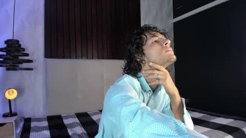 Snapshot of skinny_mac_ chatting on March 31, 12:38 pm Mac online show from March 31, 12:38 pm