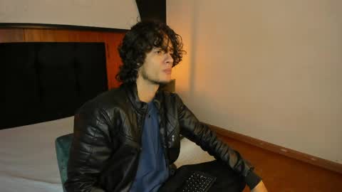 Snapshot of skinny_mac_ chatting on April 2, 1:53 pm Mac online show from April 2, 1:53 pm