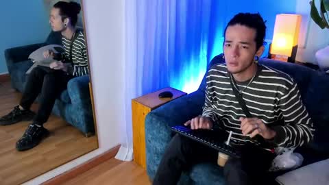 Snapshot of skinny_mac_ chatting on April 4, 12:24 pm Mac online show from April 4, 12:24 pm