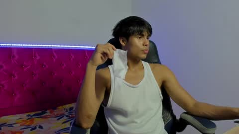 sam online show from May 11, 3:01 am