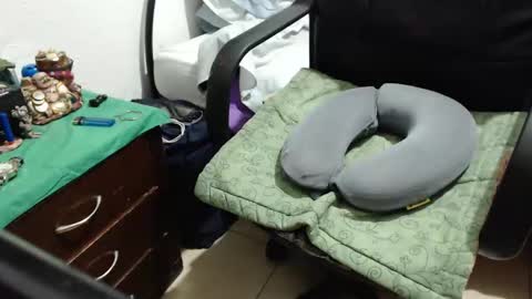 Snapshot of skinny_sexy666 chatting on February 17, 2:13 pm skinny_sexy666 online show from February 17, 2:13 pm