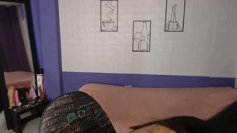 Snapshot of skinny_yizz chatting on April 19, 10:34 pm Only Pvt online show from April 19, 10:34 pm