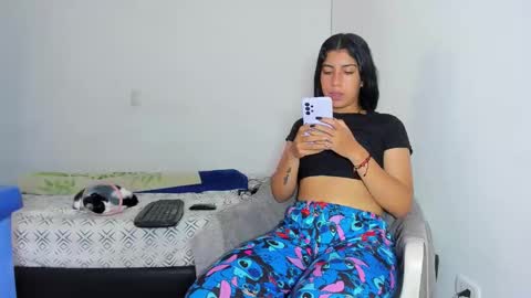 Snapshot of skinnyanai chatting on December 17, 3:17 pm anai online show from December 17, 3:17 pm