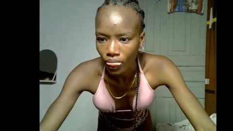 Snapshot of skinnybeauty1 chatting on January 10, 10:25 pm Linda independent model online show from January 10, 10:25 pm