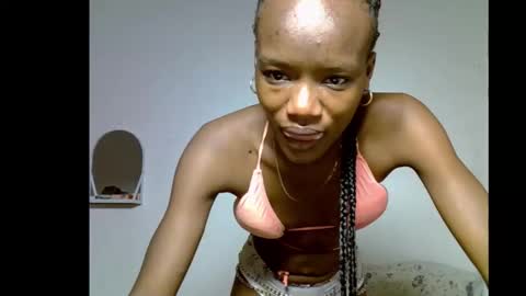 Snapshot of skinnybeauty1 chatting on January 11, 9:42 pm Linda independent model online show from January 11, 9:42 pm