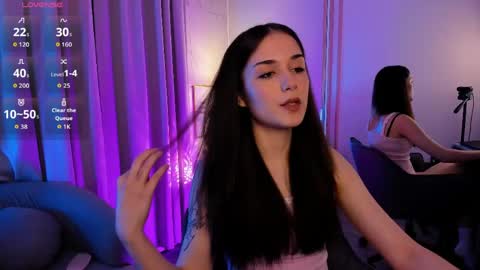 Ellie online show from May 6, 8:25 pm