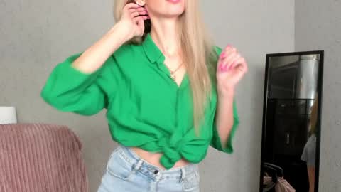 Snapshot of skinnyladyy chatting on February 4, 2:07 am Skinnyladyy online show from February 4, 2:07 am