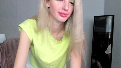 Snapshot of skinnyladyy chatting on February 7, 5:10 am Skinnyladyy online show from February 7, 5:10 am