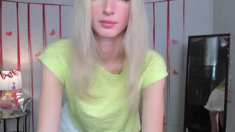 Snapshot of skinnyladyy chatting on February 22, 2:06 am Skinnyladyy online show from February 22, 2:06 am