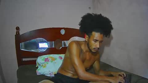 Snapshot of skinnylatinman chatting on December 4, 9:35 pm Skinny Latin Man online show from December 4, 9:35 pm