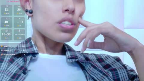 Snapshot of skinnyneighbour_ chatting on March 24, 3:22 am Karla online show from March 24, 3:22 am