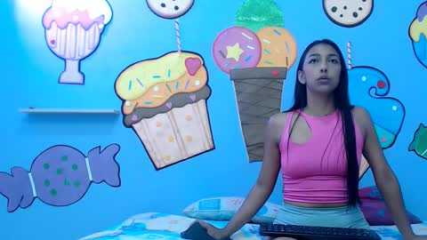 Snapshot of skinnysexzara18 chatting on January 13, 1:33 am zarfa online show from January 13, 1:33 am