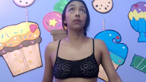 Snapshot of skinnysexzara18 chatting on January 15, 1:43 am zarfa online show from January 15, 1:43 am