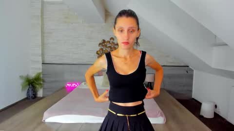 Snapshot of skinnystar_ chatting on October 3, 4:20 am Julia online show from October 3, 4:20 am