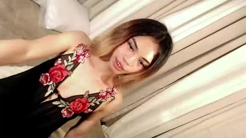 skinnytrans69 online show from April 27, 3:32 pm