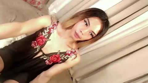 skinnytrans69 online show from April 30, 2:45 pm