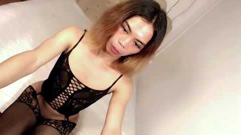 skinnytrans69 online show from May 13, 2:14 pm