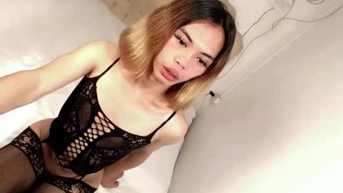 skinnytrans69 online show from May 19, 3:29 pm