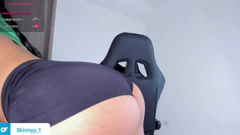 Snapshot of skinnyy__016__ chatting on April 8, 12:10 am Skinnyy online show from April 8, 12:10 am