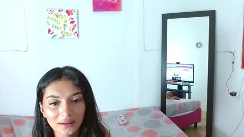 Snapshot of skinnyy_andtight chatting on January 23, 6:45 pm Alexa online show from January 23, 6:45 pm