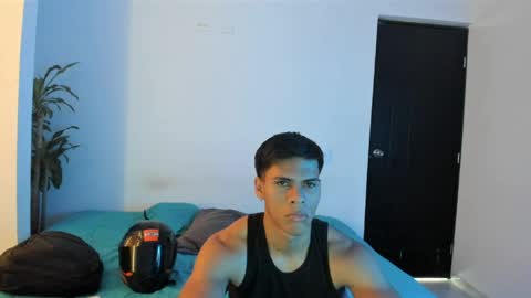 Snapshot of skinydoll_ chatting on April 4, 7:00 pm burning woman online show from April 4, 7:00 pm