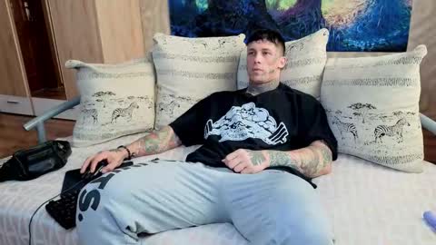 Snapshot of skirlingod chatting on September 14, 4:44 am skirlingod online show from September 14, 4:44 am