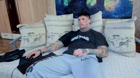 Snapshot of skirlingod chatting on September 19, 7:10 am skirlingod online show from September 19, 7:10 am
