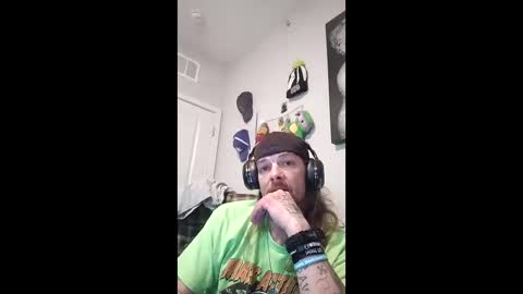 Snapshot of skitzothaklown86 chatting on May 12, 8:00 am skitzothaklown86 online show from May 12, 8:00 am