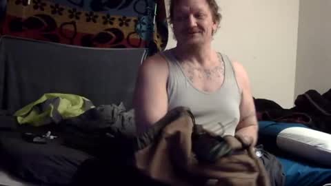 Snapshot of sknox2110 chatting on February 11, 8:37 am sknox2110 online show from February 11, 8:37 am