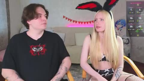 Snapshot of skuf_page chatting on June 5, 12:33 pm Ethan and Mona online show from June 5, 12:33 pm