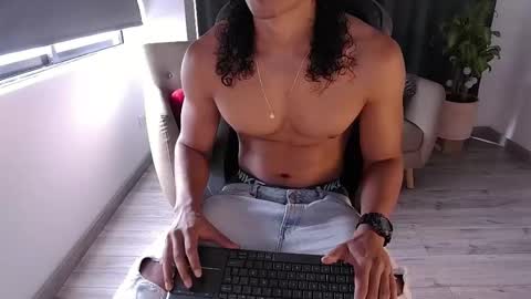 Snapshot of skull_prospect chatting on February 16, 4:03 pm Liam Vokov online show from February 16, 4:03 pm