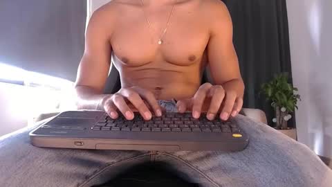 Snapshot of skull_prospect chatting on February 18, 1:40 pm Liam Vokov online show from February 18, 1:40 pm