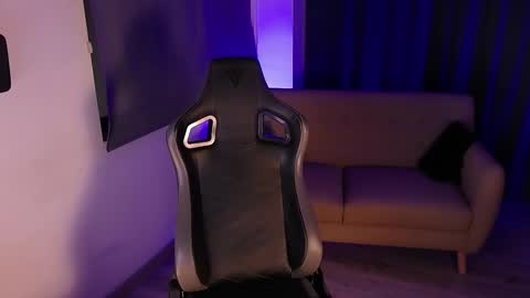 Snapshot of skull_prospect chatting on March 3, 11:43 pm Liam Vokov online show from March 3, 11:43 pm