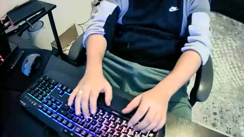 Snapshot of skullcandyyyy chatting on March 16, 5:06 pm skullcandyyyy online show from March 16, 5:06 pm