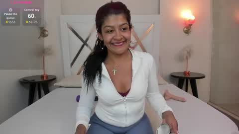 Snapshot of sky_collins_ chatting on July 16, 8:37 pm Sky online show from July 16, 8:37 pm