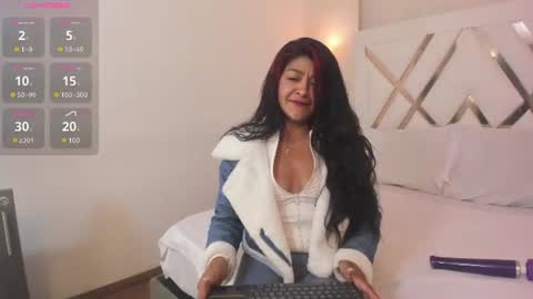 Snapshot of sky_collins_ chatting on July 24, 2:31 am Sky online show from July 24, 2:31 am