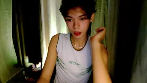 Snapshot of sky_cummers chatting on July 30, 12:42 am S K Y online show from July 30, 12:42 am