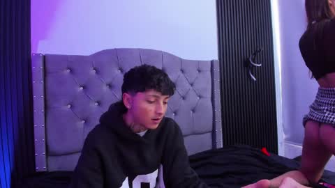 sky_n_zayn online show from April 2, 12:47 pm