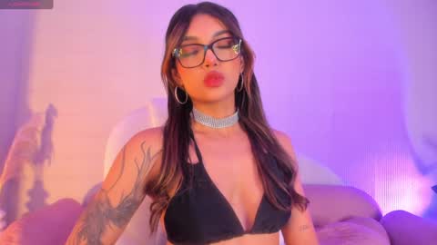 Snapshot of sky_rosee chatting on January 18, 8:19 pm Sky online show from January 18, 8:19 pm