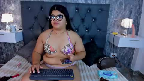 Snapshot of sky_white_ chatting on June 22, 12:02 pm sky_white_ online show from June 22, 12:02 pm