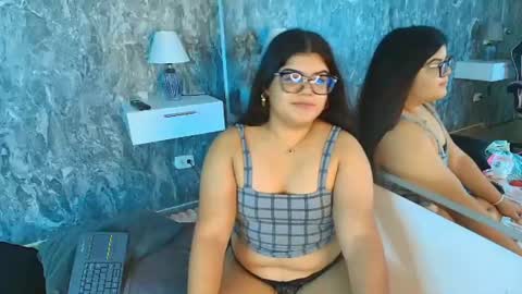 Snapshot of sky_white_ chatting on July 18, 11:47 am sky_white_ online show from July 18, 11:47 am