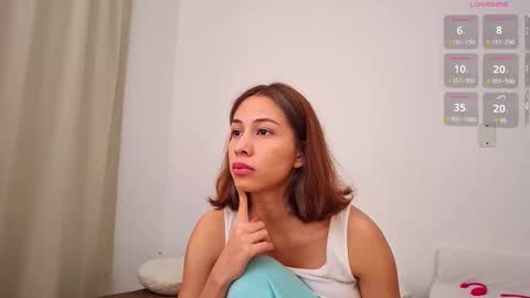 Snapshot of skyamber8v2 chatting on February 26, 7:18 am Vi online show from February 26, 7:18 am