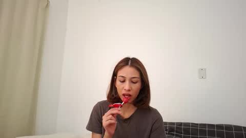 Snapshot of skyamber8v2 chatting on March 13, 9:49 am Vi online show from March 13, 9:49 am