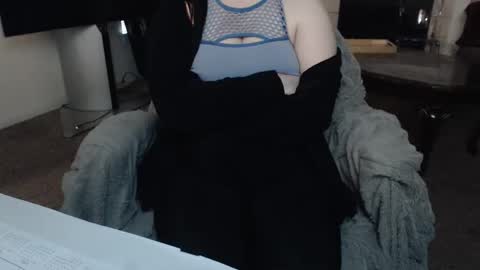 Snapshot of skyblu1 chatting on October 24, 11:01 pm SKYLE online show from October 24, 11:01 pm